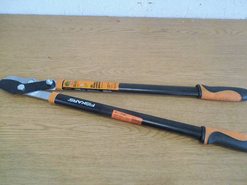 lot 90 image: Fiskars Power-Lever 28 In. Bypass Lopper