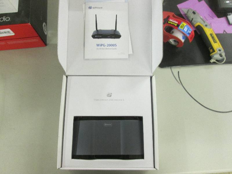 lot 2 image: wepresent wireless gateway power up...