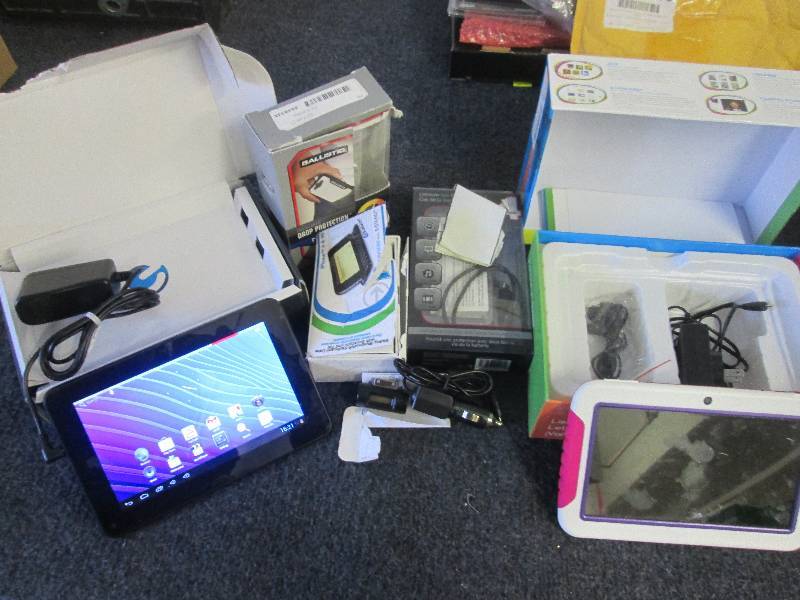 lot 8 image: Misc lot of electronic Items See pi...