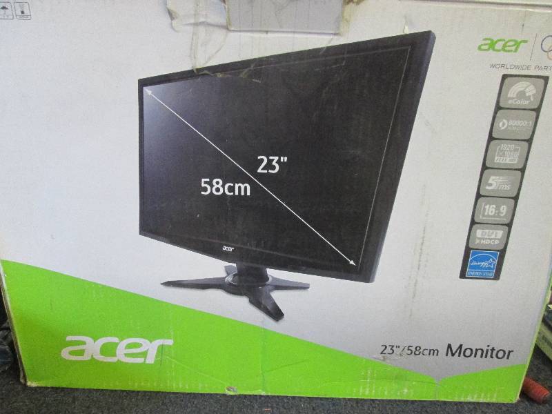 lot 12 image: Acer 23 inc Monitor Powers on...