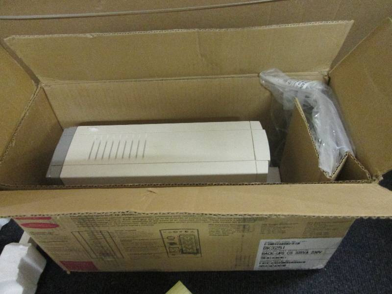 lot 17 image: Battery back up 325475 UPS poers u...