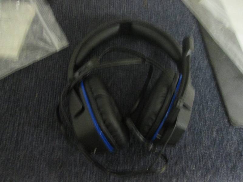 lot 54 image: ps4 afterglow headphones works...