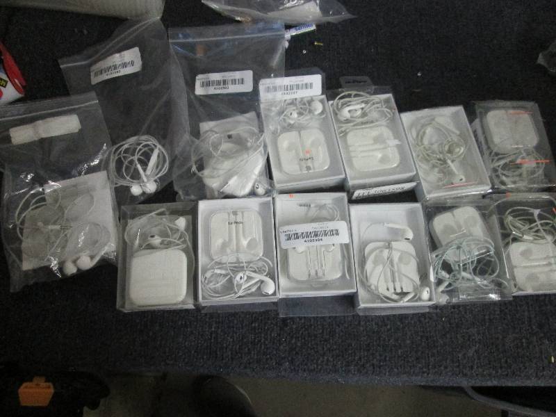 lot 56 image: lot of 13 apple headphones untested...
