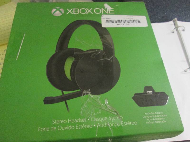 lot 59 image: xbox one headset works...