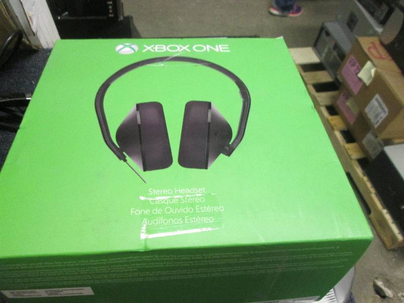 lot 62 image: Xbox obe headset one side not worki...