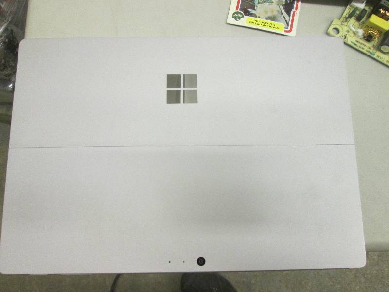 lot 108 image: microsoft surface pro crakced scree...
