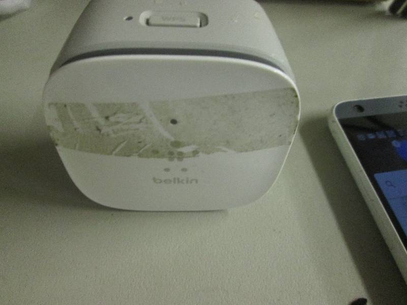 lot 132 image: belkin wifi range extender powers o...