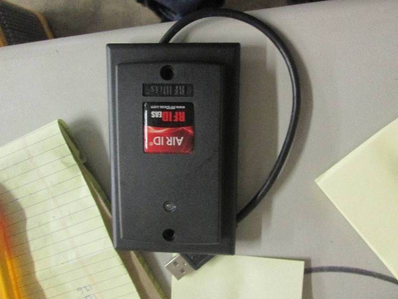 lot 135 image: RFID eas scanner...