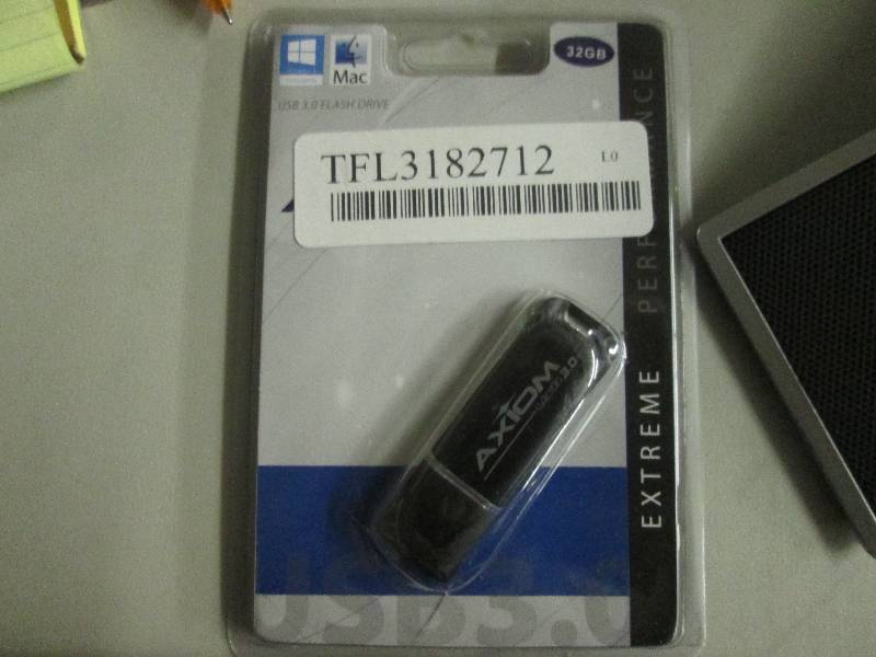 lot 162 image: 32gb flash drive...