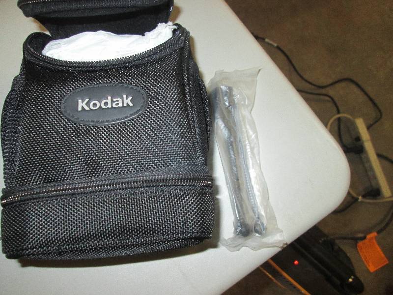lot 168 image: kodak camera bag with stand  usb p...