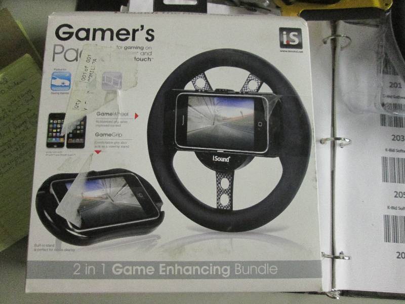 lot 206 image: Isound gamers rack for iphoneipod ...