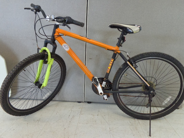 lot 67 image: Genesis Bike