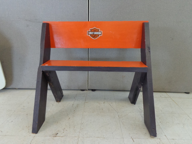 lot 71 image: Harley Bench