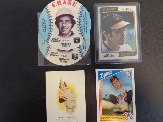 lot 75 image: Brooks Robinson Vintage Baseball Cards w Two 1976 Cards