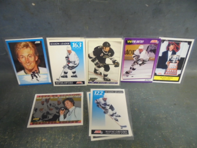 lot 18 image: Wayne Gretzky Hockey Cards