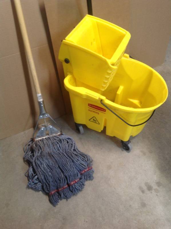 Yellow Mop Bucket with mop Rubbermaid
