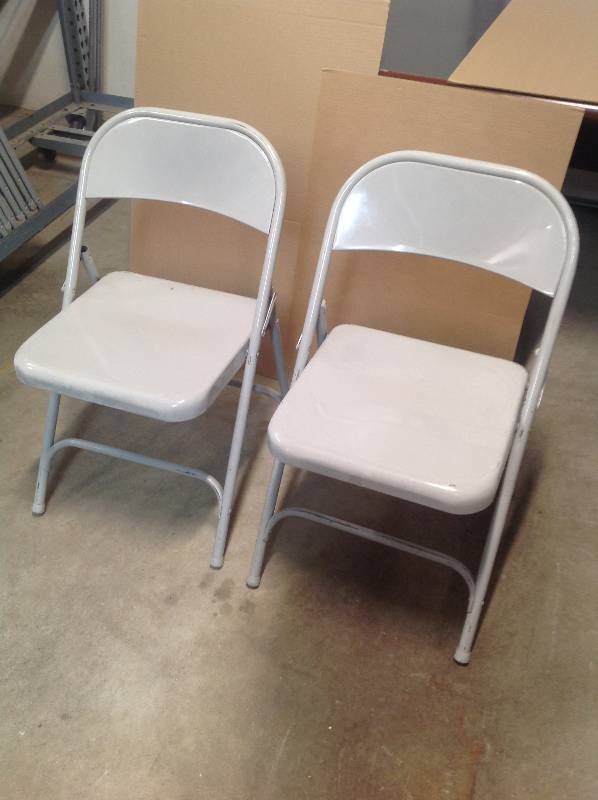 2 metal folding chairs