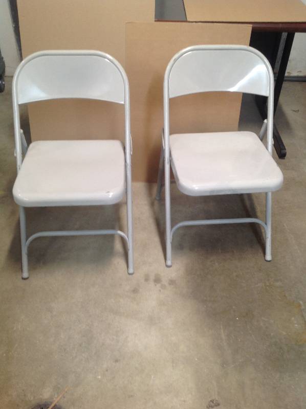 2 metal folding chairs