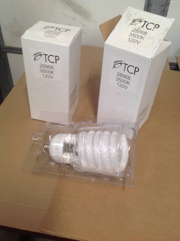 2 TCP florescent lights 3500K New bulb style