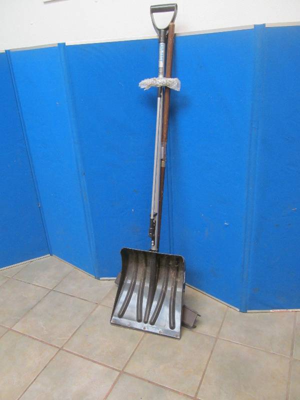 snow shovel carpet rake