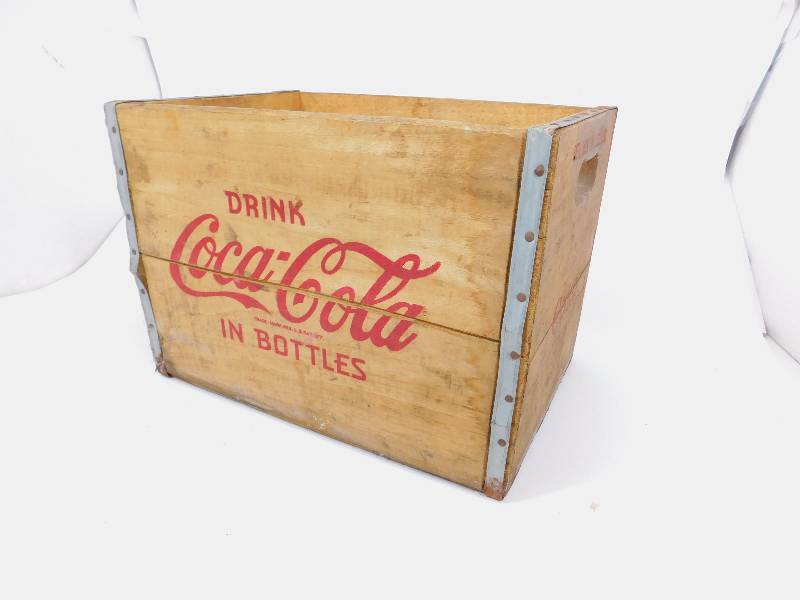 lot 17 image: Coke Wooden Crate