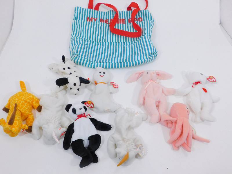 lot 18 image: 9 Beanie Babys & Bag
