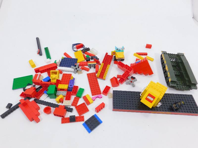 lot 19 image: Legos