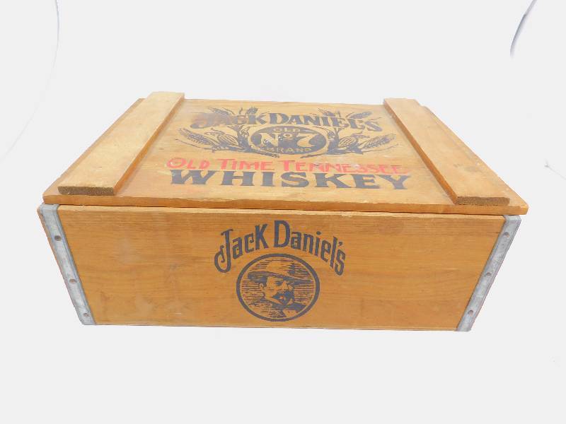 lot 20 image: Jack Daniels Wooden Crate