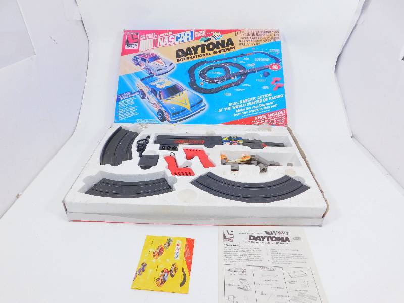 lot 24 image: HO Scale Racetrack