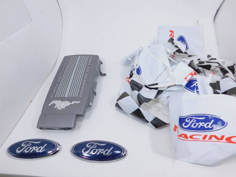 lot 30 image: Ford Items