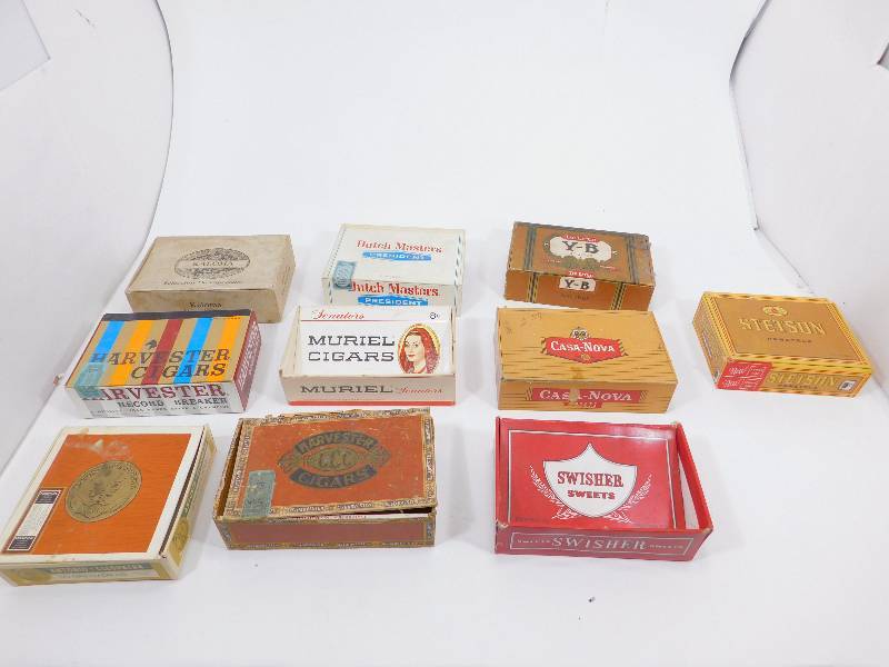 lot 32 image: Cigar Boxes