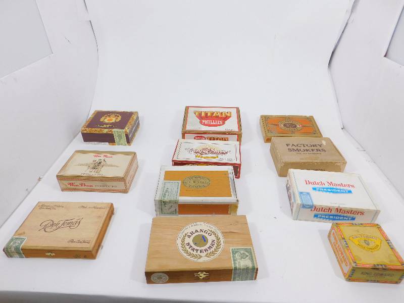 lot 34 image: Cigar Boxes