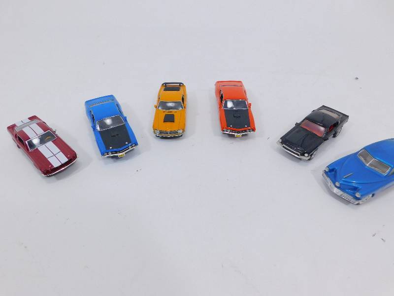 lot 44 image: (6) 143 Scale Cars