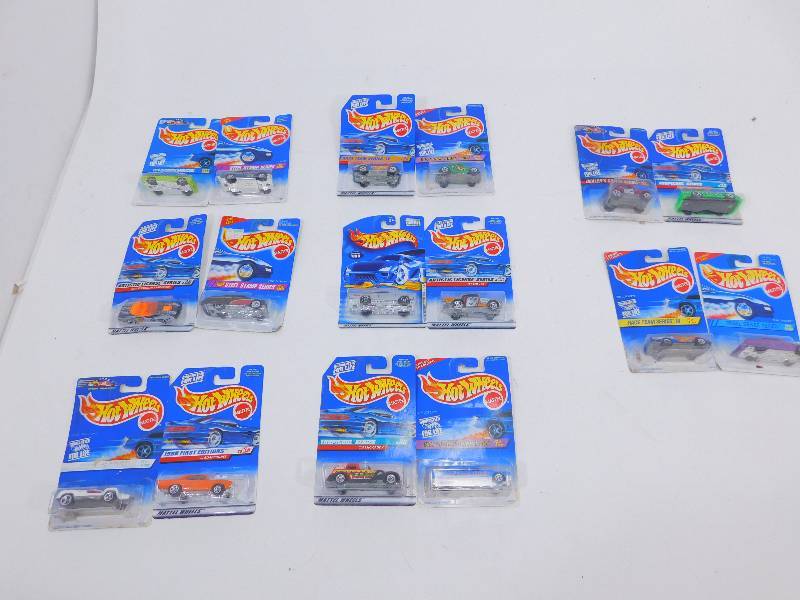 lot 54 image: Hot Wheels Cars