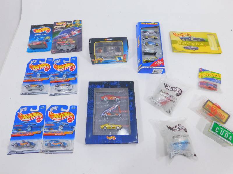 lot 57 image: Variety of Hot Wheels Car