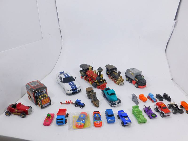 lot 70 image: Lot of Cars & Trains