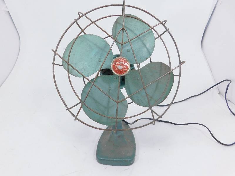 lot 74 image: Vintage Fan