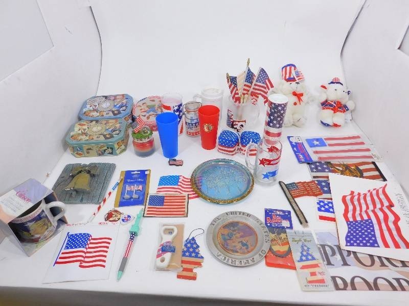 lot 80 image: 4th Of July Items