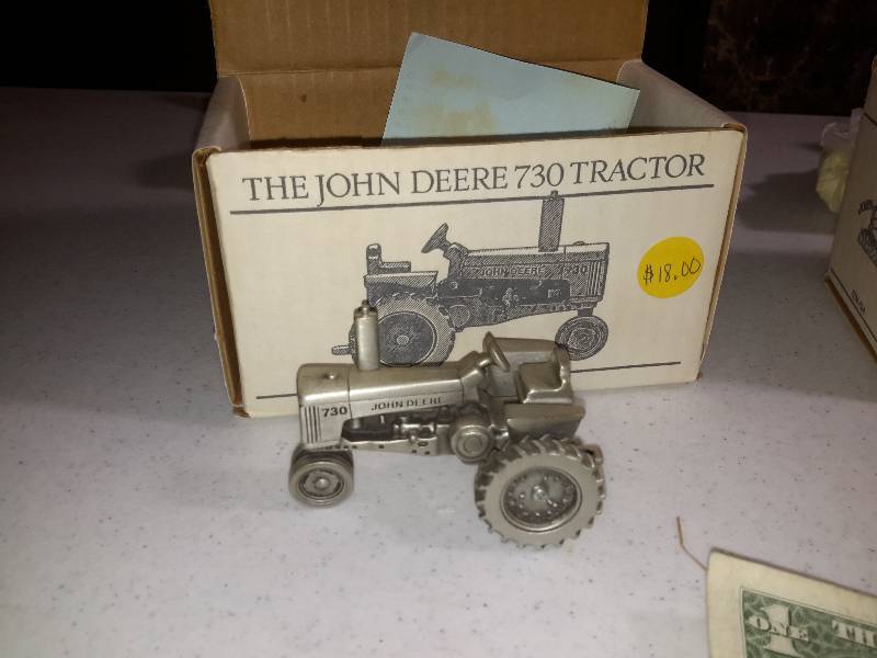lot 142 image: Pewter, John Deere 730 Tractor, John Deeere D Tractor, John Deere H Tractor