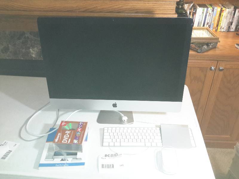 lot 149 image: Apple Computer.. Keyboard and Mouse
