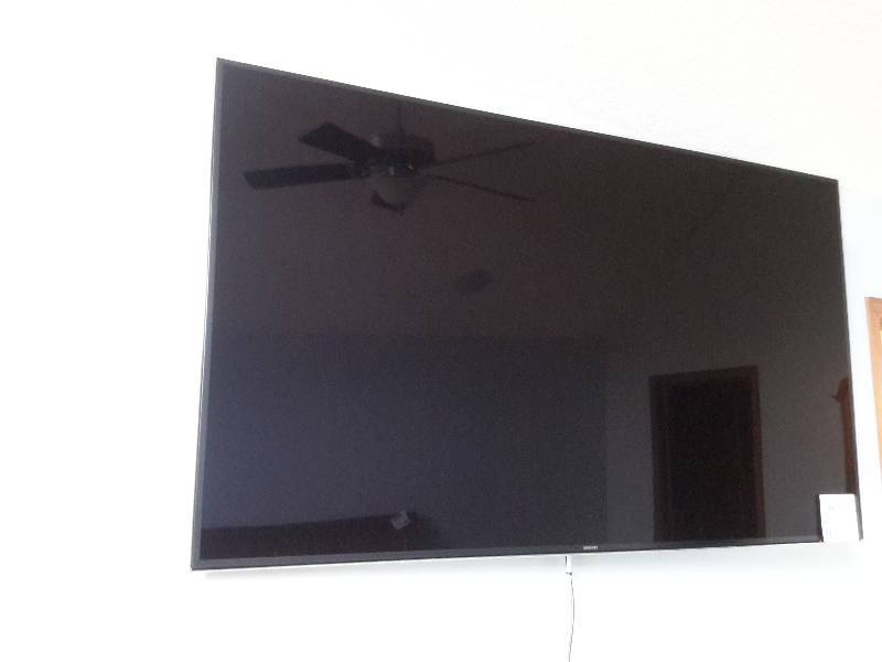 lot 25 image: Samsung 65 in Flat Screen TV and Wall Hanger.. Includes Source Device