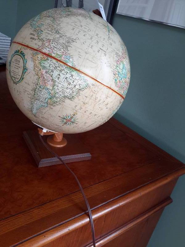 lot 22 image: Heirloom, Lighted desktop Globe.