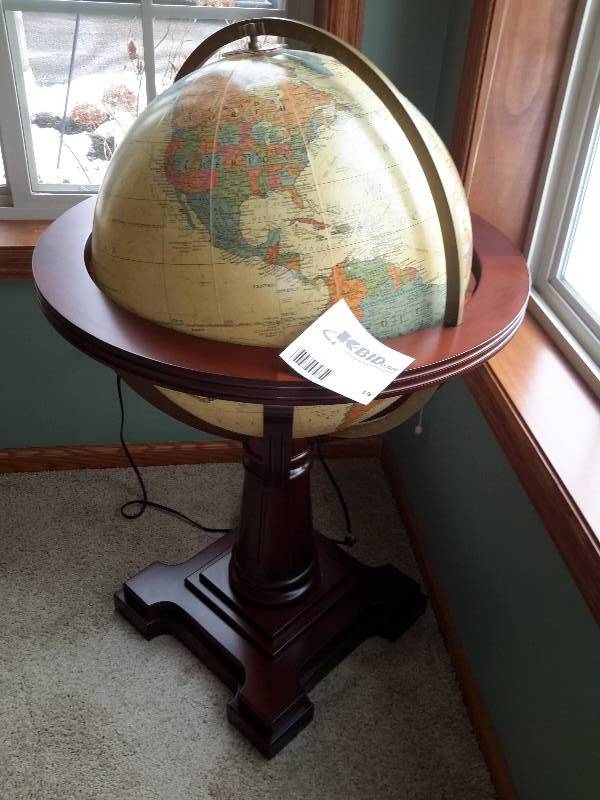 lot 19 image: Annapolis Globe, Explorer Collection.. Lighted