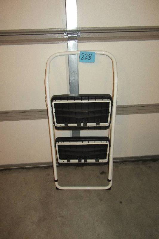 lot 228 image: 2 ft folding step ladder