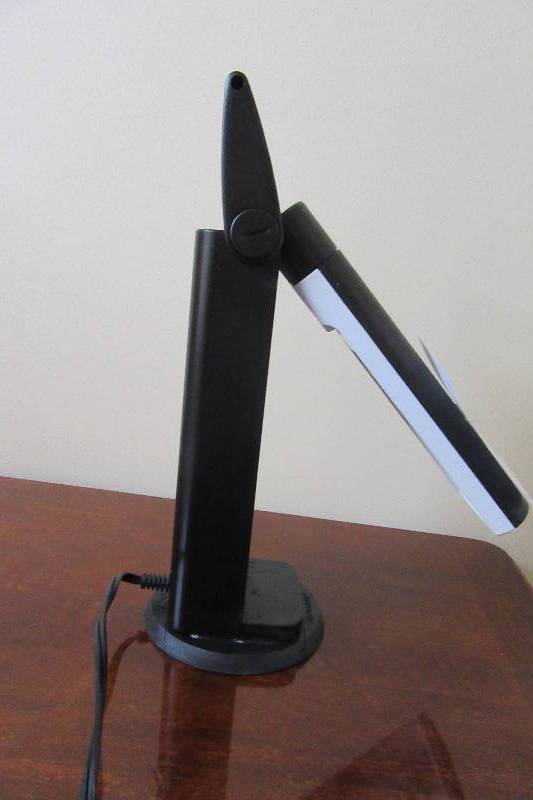 lot 52 image: OTT LITE folding Table lamp.. Fluorescent
