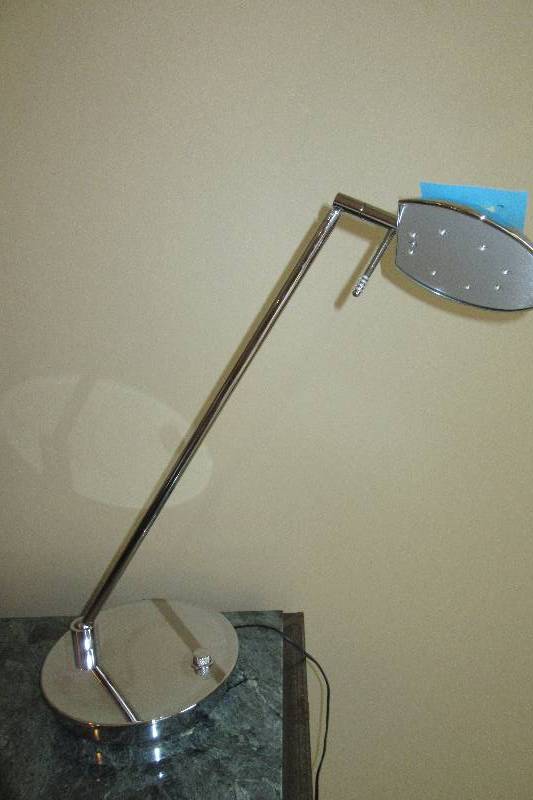 lot 47C image: From  Robinson Lighting, Tilting Bar Task Lamp