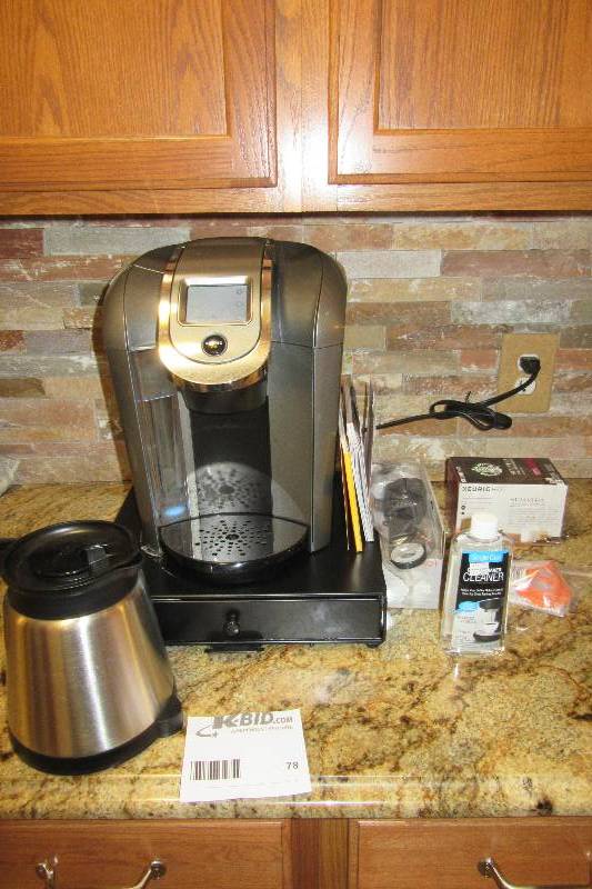 lot 78 image: Keurig individual and Full pot coffee maker..