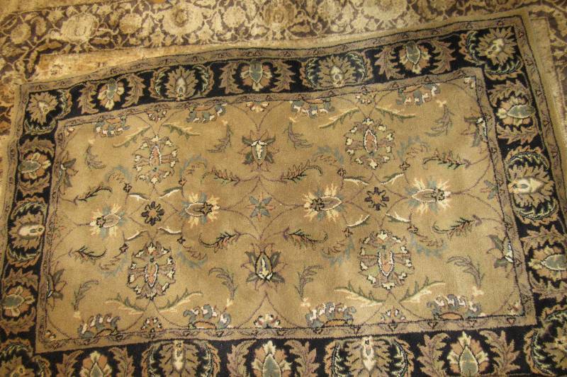 lot 188A image: 100pct Wool Hand Knit Rug