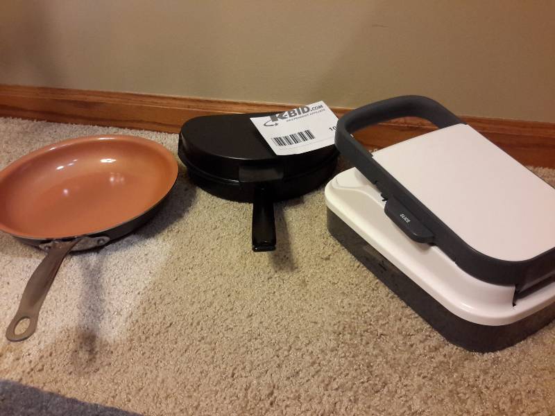 lot 107 image: Gotham 9 in non stick fry pan, Williams Sonoma Vegetable Chopper