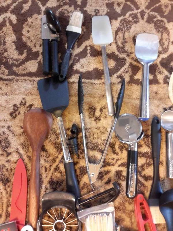 lot 117 image: Misc. Kitchen utensils as pictured Not just your run of the mill kitchen stuff.. VERY NICE.. High Quality burger spatulas.